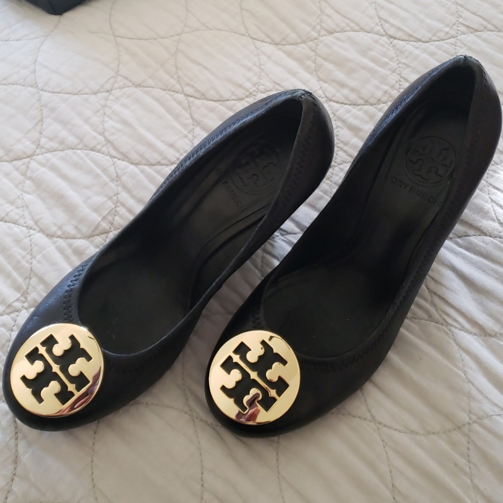 Tory burch black leather wedges